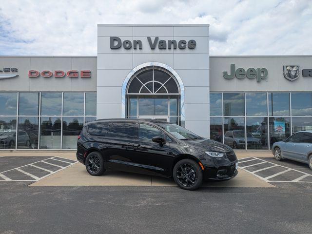 new 2026 Chrysler Pacifica car, priced at $51,988