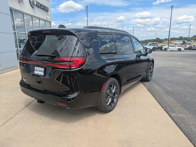 new 2026 Chrysler Pacifica car, priced at $51,988