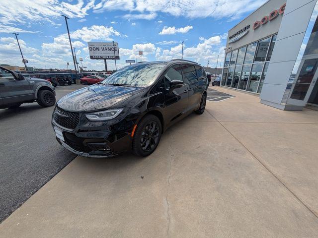 new 2026 Chrysler Pacifica car, priced at $51,988