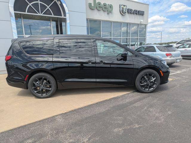 new 2026 Chrysler Pacifica car, priced at $51,988
