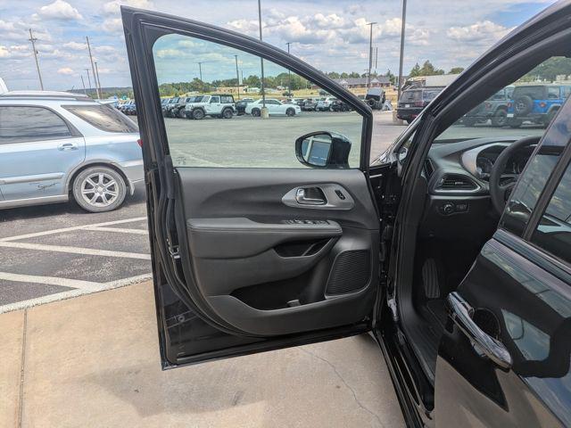 new 2026 Chrysler Pacifica car, priced at $51,988