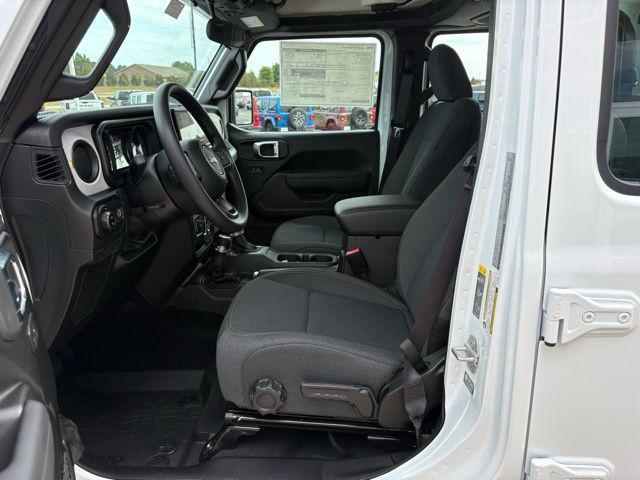 new 2025 Jeep Gladiator car, priced at $39,156