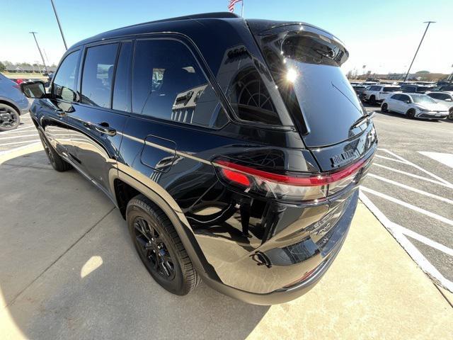 used 2024 Jeep Grand Cherokee car, priced at $38,986