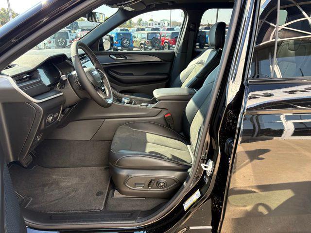 new 2025 Jeep Grand Cherokee L car, priced at $41,999
