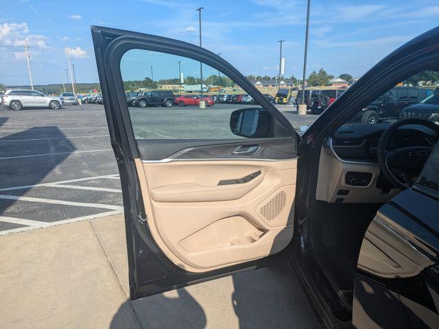 new 2025 Jeep Grand Cherokee car, priced at $42,986