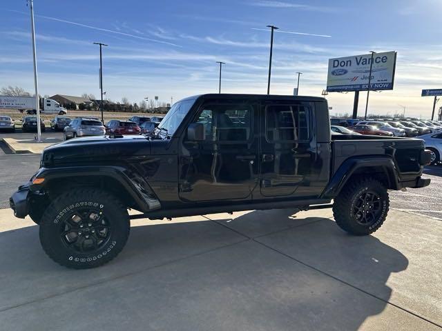 new 2025 Jeep Gladiator car, priced at $47,986