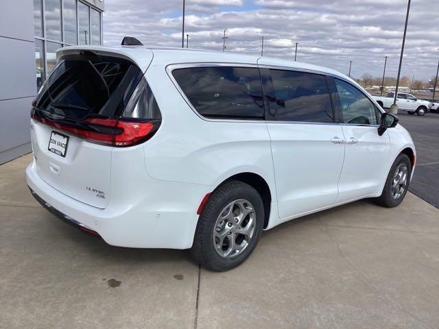 new 2024 Chrysler Pacifica car, priced at $46,986