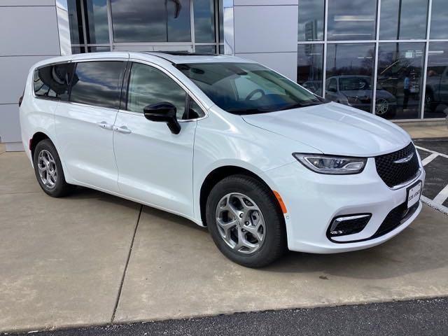 new 2024 Chrysler Pacifica car, priced at $46,986