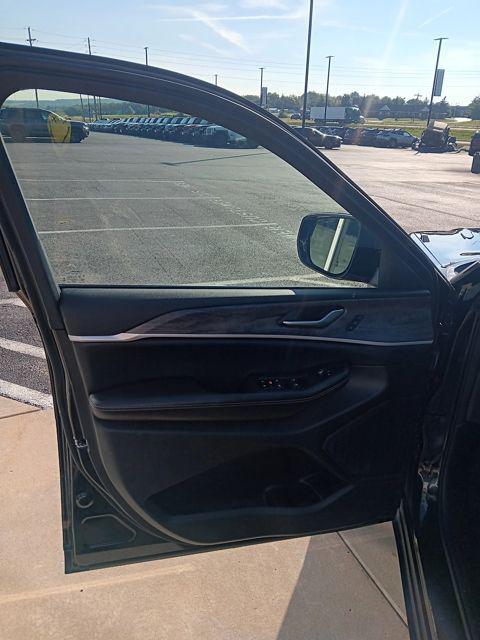 used 2024 Jeep Grand Cherokee car, priced at $33,078