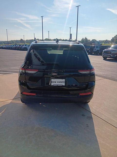 used 2024 Jeep Grand Cherokee car, priced at $33,078