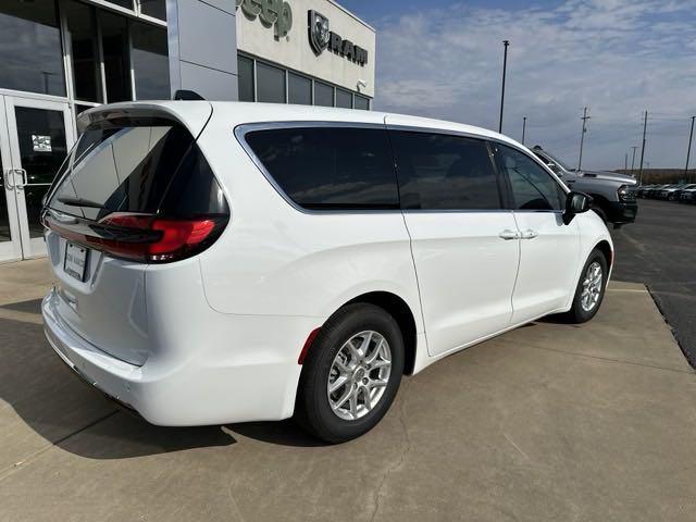 new 2025 Chrysler Pacifica car, priced at $38,986