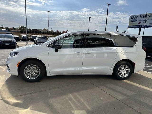 new 2025 Chrysler Pacifica car, priced at $38,986