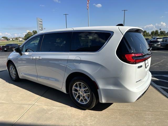 new 2024 Chrysler Pacifica car, priced at $38,486