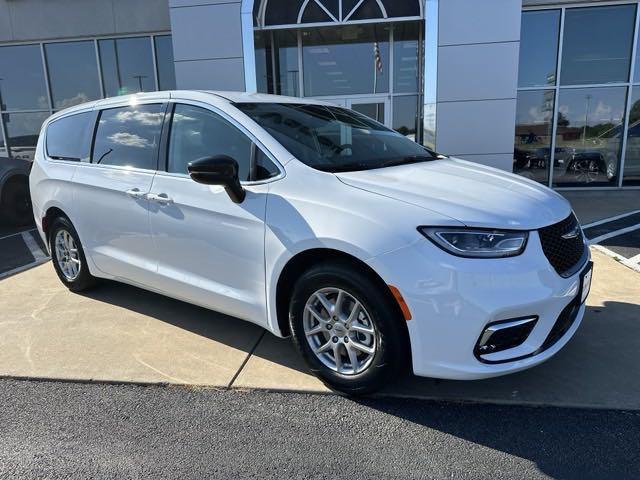 new 2024 Chrysler Pacifica car, priced at $38,486