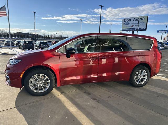 new 2025 Chrysler Pacifica car, priced at $42,986