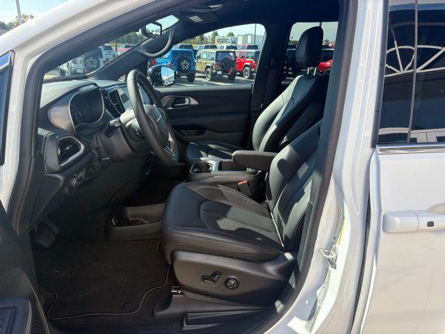 new 2026 Chrysler Pacifica car, priced at $40,986