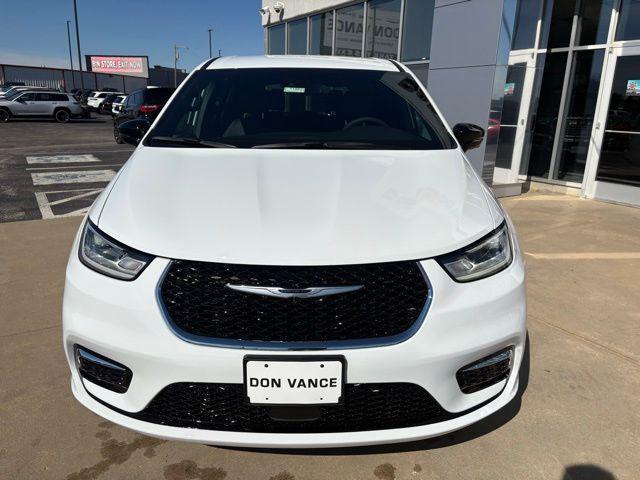 new 2026 Chrysler Pacifica car, priced at $40,986