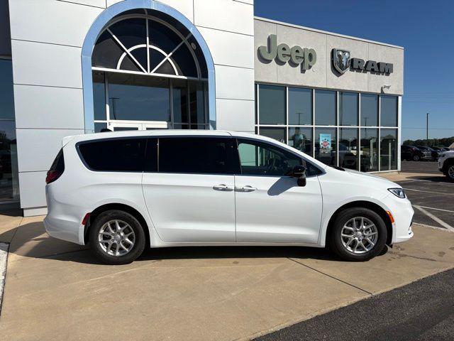 new 2026 Chrysler Pacifica car, priced at $40,986