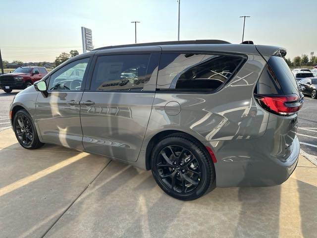 new 2025 Chrysler Pacifica car, priced at $46,486