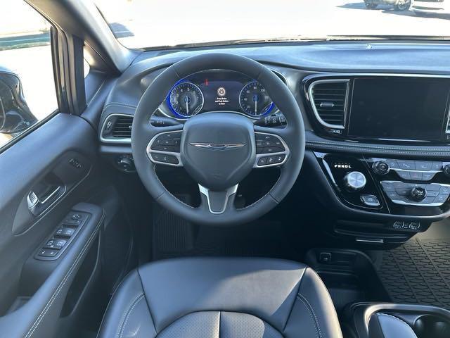 new 2025 Chrysler Pacifica car, priced at $43,986