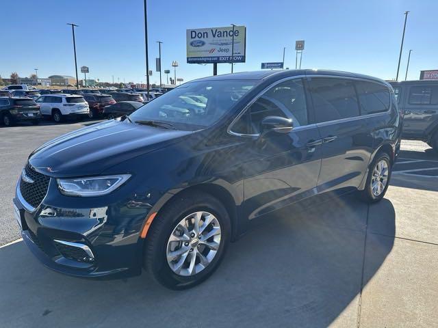 new 2025 Chrysler Pacifica car, priced at $43,986