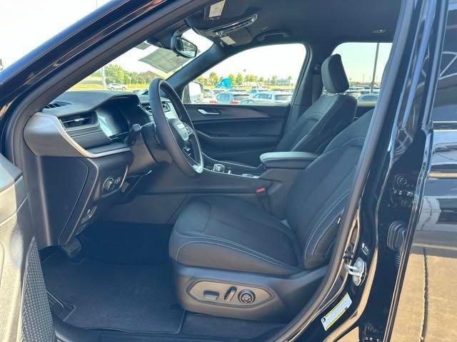 new 2025 Jeep Grand Cherokee car, priced at $35,986