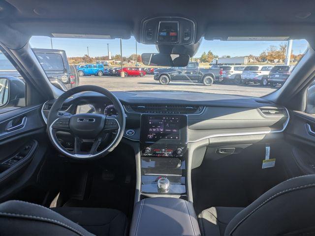 new 2025 Jeep Grand Cherokee car, priced at $36,795