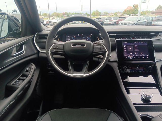 new 2025 Jeep Grand Cherokee car, priced at $39,999