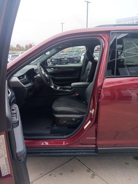 new 2025 Jeep Grand Cherokee car, priced at $39,999