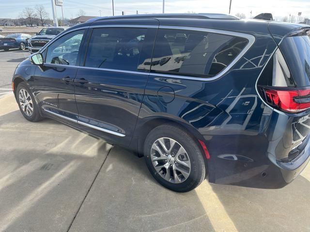 new 2025 Chrysler Pacifica car, priced at $46,786