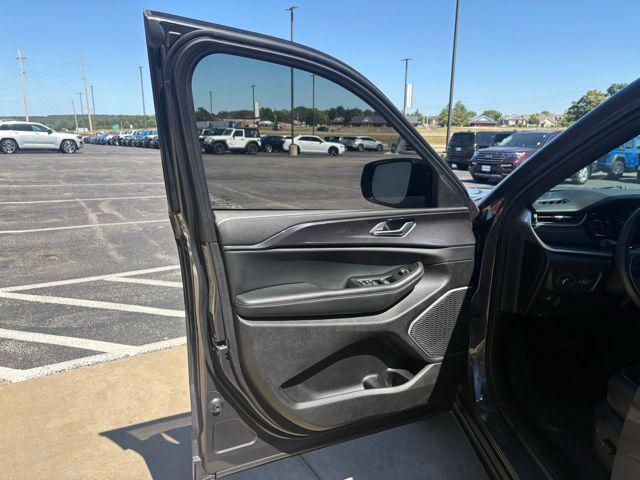 used 2022 Jeep Grand Cherokee car, priced at $29,999