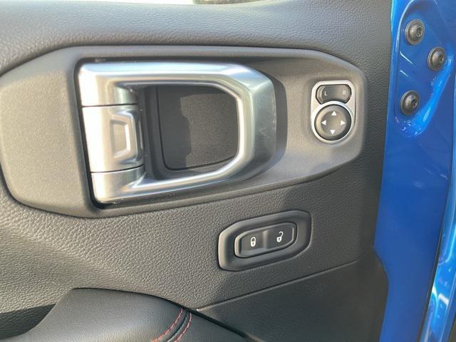 new 2025 Jeep Wrangler car, priced at $59,986