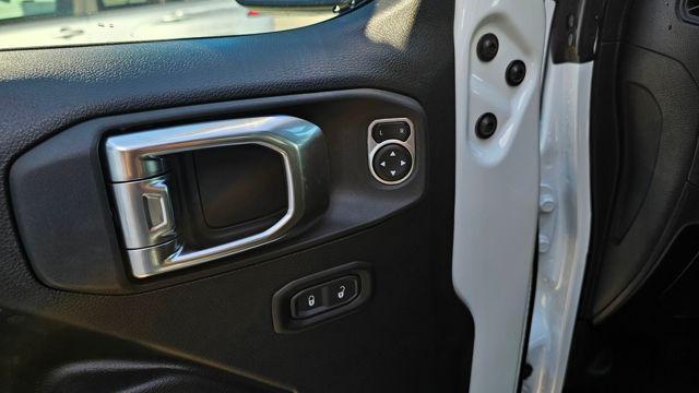 new 2025 Jeep Wrangler car, priced at $48,581