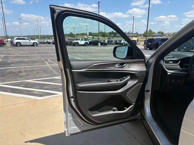 new 2025 Jeep Grand Cherokee car, priced at $47,986