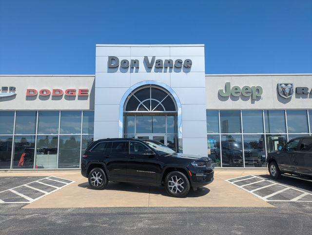 new 2025 Jeep Grand Cherokee car, priced at $40,099