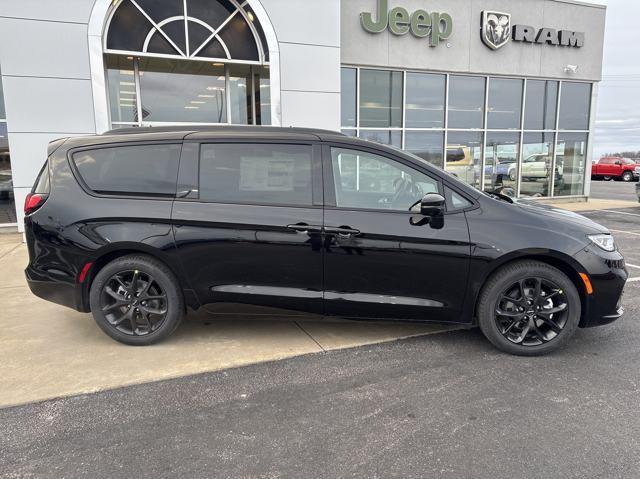 new 2025 Chrysler Pacifica car, priced at $45,986