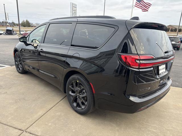 new 2025 Chrysler Pacifica car, priced at $45,986