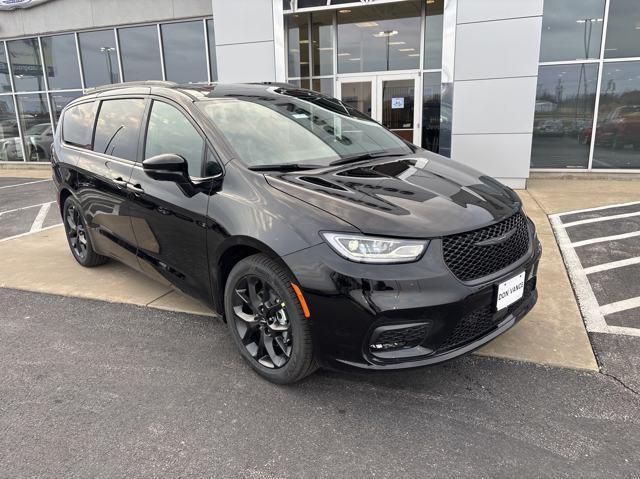 new 2025 Chrysler Pacifica car, priced at $45,986