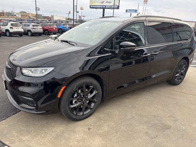 new 2025 Chrysler Pacifica car, priced at $45,986