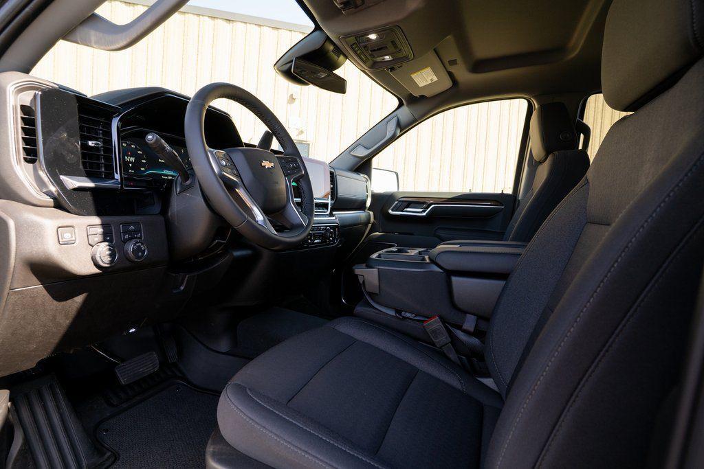 new 2025 Chevrolet Silverado 1500 car, priced at $51,702