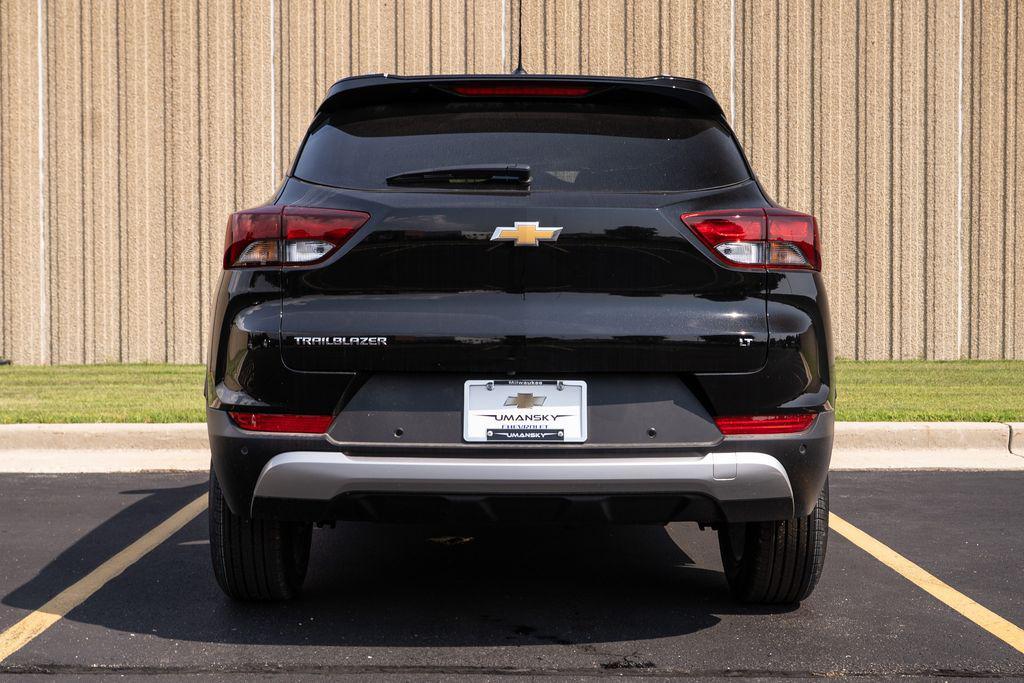 new 2026 Chevrolet TrailBlazer car, priced at $27,308