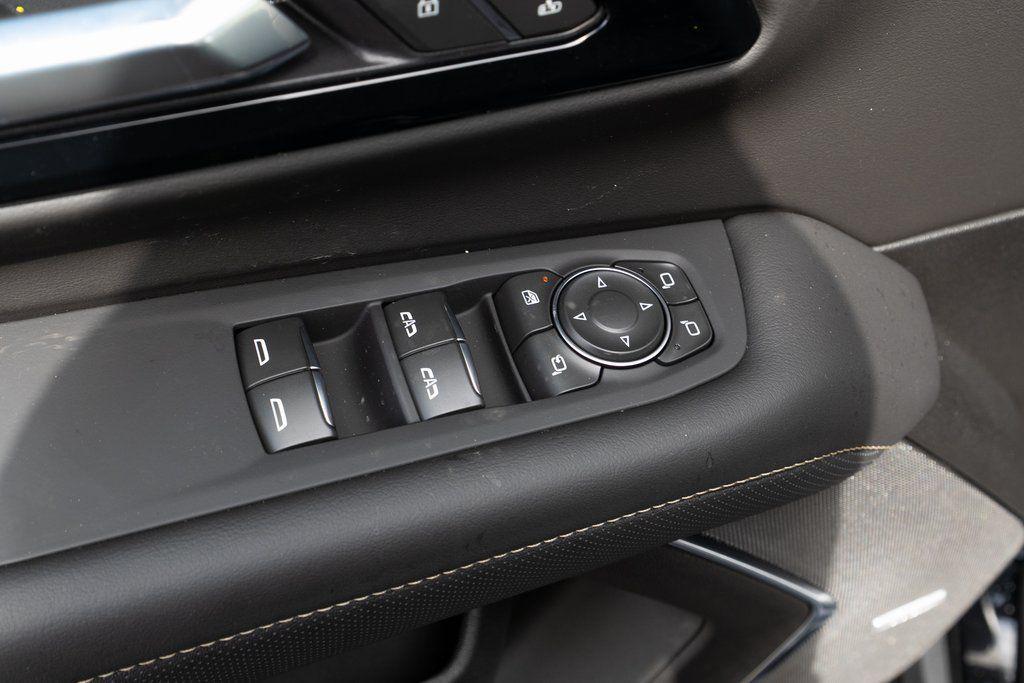 new 2025 Chevrolet Suburban car, priced at $79,915