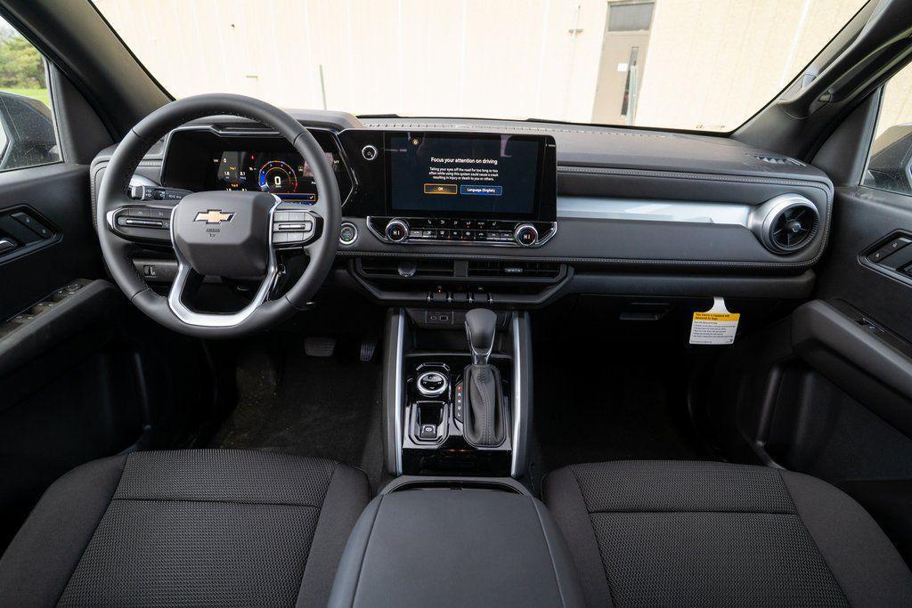 new 2025 Chevrolet Colorado car, priced at $39,955