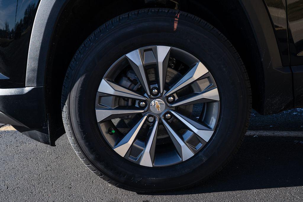 new 2026 Chevrolet Equinox car, priced at $27,295