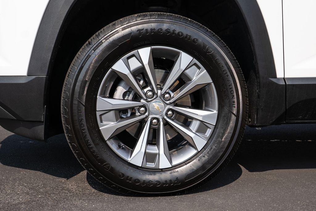 used 2025 Chevrolet Equinox car, priced at $29,548