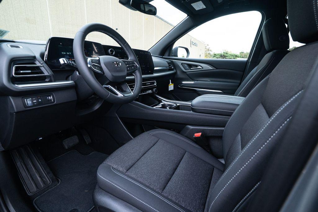 new 2026 Chevrolet Traverse car, priced at $42,993