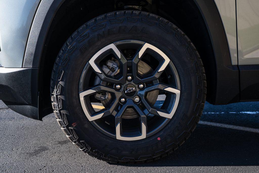 new 2026 Chevrolet Equinox car, priced at $34,195