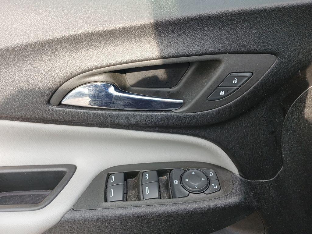 used 2023 Chevrolet Equinox car, priced at $21,998