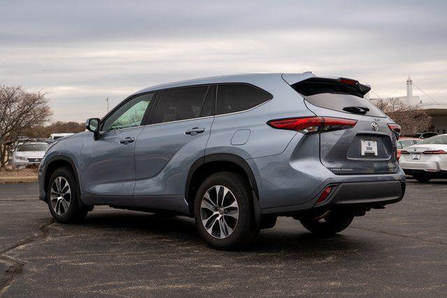 used 2020 Toyota Highlander car, priced at $26,988