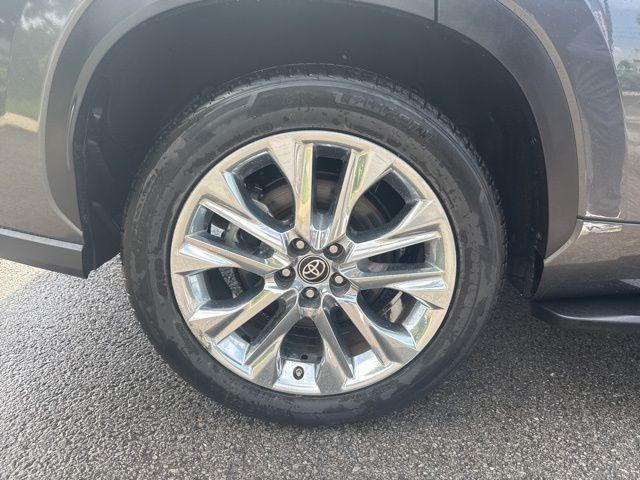 used 2023 Toyota Highlander car, priced at $40,588